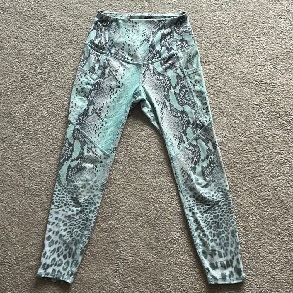 Evolution And Creation - Seafoam green and gray snakeskin patterned leggings